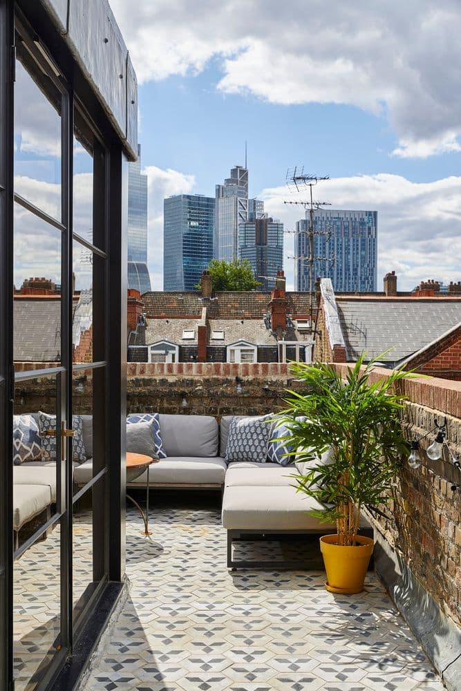 RENOVATION OF A PENTHOUSE IN SHOREDITCH, LONDON