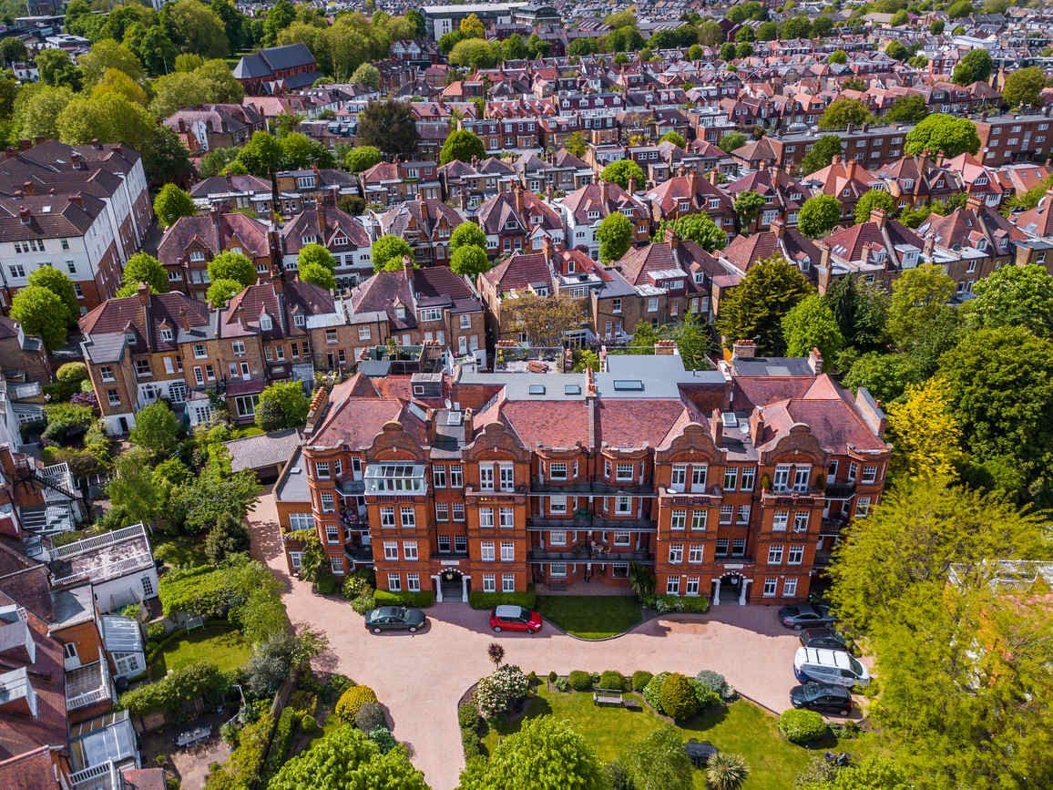 BPM0032-Victorian-Penthouse-London-Chiswick-Mansion-Block-Facade-Red-Brick-Gardens_Y.jpeg